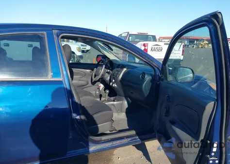 2014 Nissan Versa 1.6 S+ z USA, uszkodzony, nr VIN 3N1CN7AP8EL813490